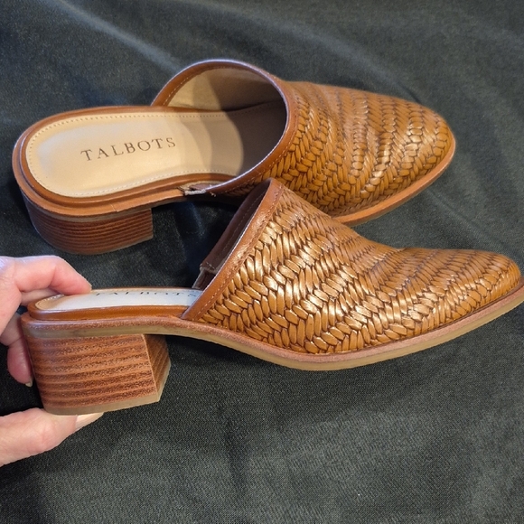 Talbots Maddie Women's Brown Woven Clog Mules Leather Embossed - Picture 2 of 10